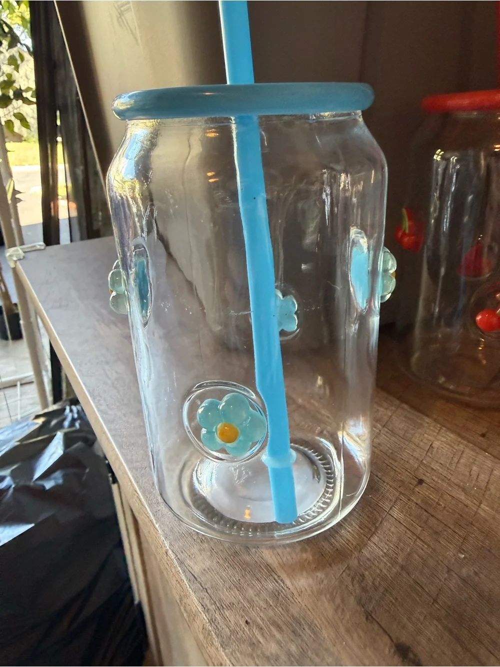 4 glass tumblers with lids and straw. Adorable